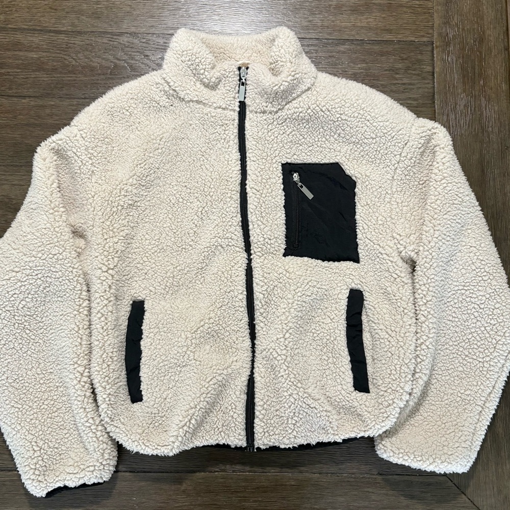 SHEIN Cream and Black Puffer Jacket with Sporty Design